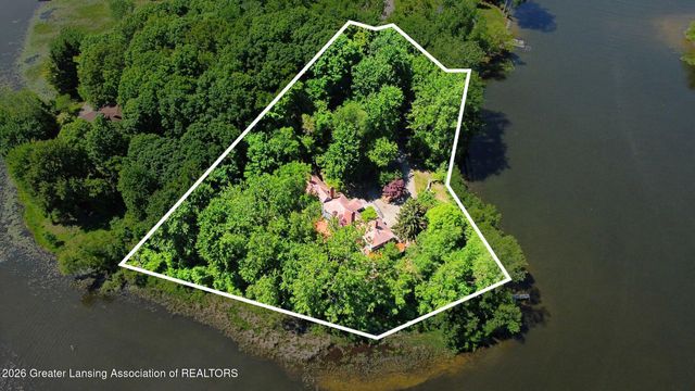 9300 Lookout Point Drive, Laingsburg, MI 48848