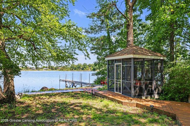 9300 Lookout Point Drive, Laingsburg, MI 48848