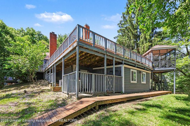 9300 Lookout Point Drive, Laingsburg, MI 48848