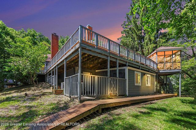 9300 Lookout Point Drive, Laingsburg, MI 48848