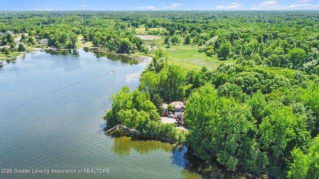 9300 Lookout Point Drive, Laingsburg, MI 48848