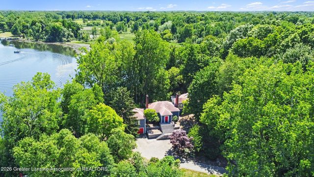 9300 Lookout Point Drive, Laingsburg, MI 48848