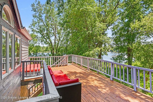 9300 Lookout Point Drive, Laingsburg, MI 48848