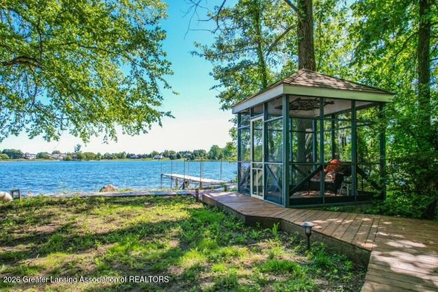 9300 Lookout Point Drive, Laingsburg, MI 48848