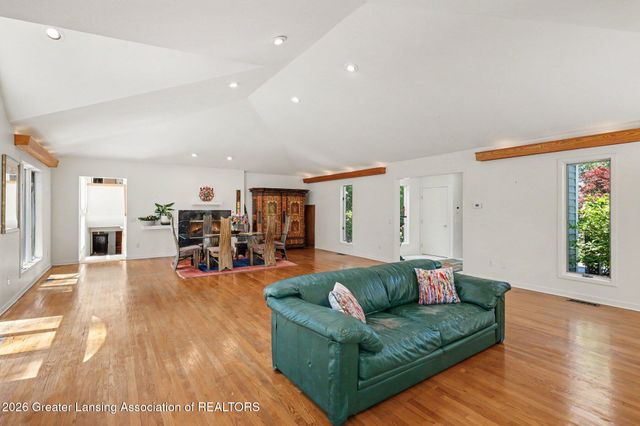 9300 Lookout Point Drive, Laingsburg, MI 48848