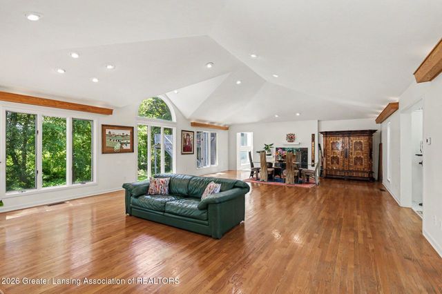 9300 Lookout Point Drive, Laingsburg, MI 48848