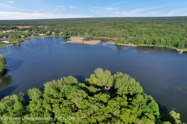 9300 Lookout Point Drive, Laingsburg, MI 48848