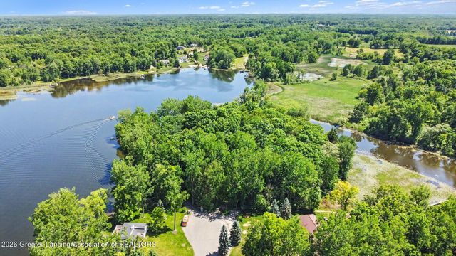 9300 Lookout Point Drive, Laingsburg, MI 48848