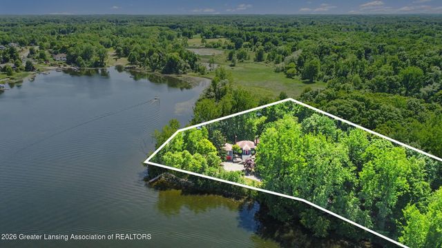 9300 Lookout Point Drive, Laingsburg, MI 48848