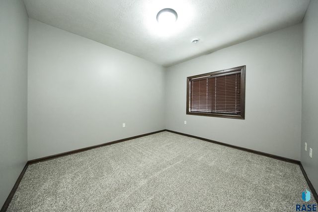 6408 S Keller Cir, Sioux Falls, SD 57108