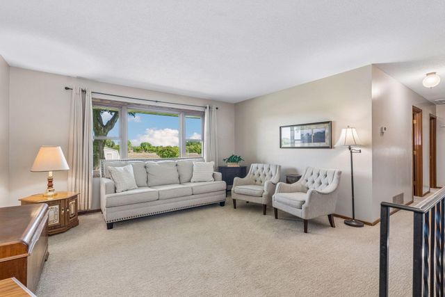 10502 Lancaster Lane N, Maple Grove, MN 55369