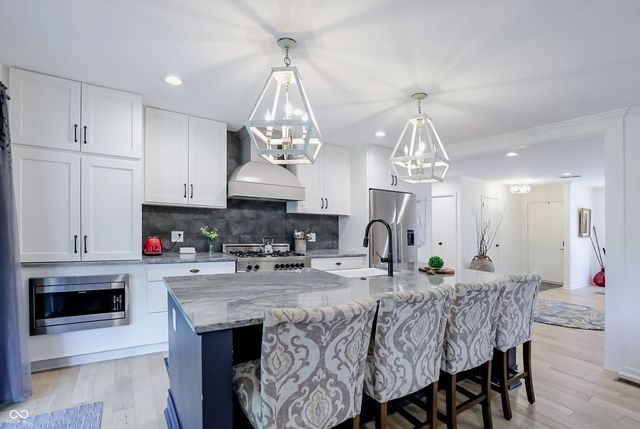 12433 Brompton Road, Carmel, IN 46033