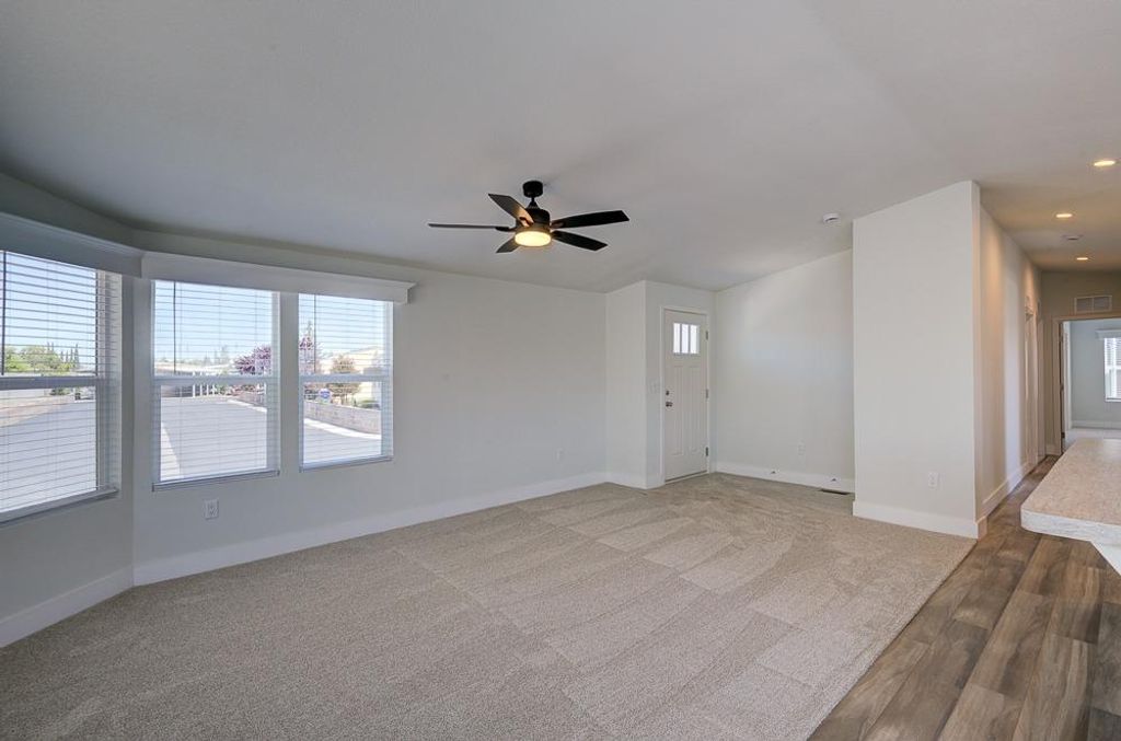 Image 11 of property listing at 1650 Villa Avenue # 48, Clovis, CA 93612