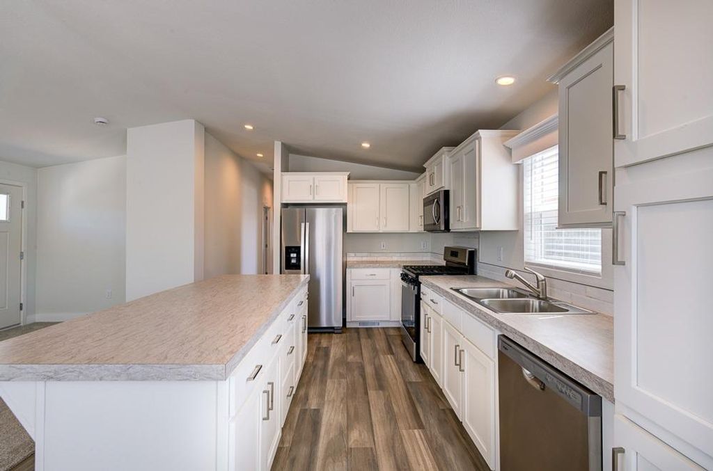 Image 15 of property listing at 1650 Villa Avenue # 48, Clovis, CA 93612