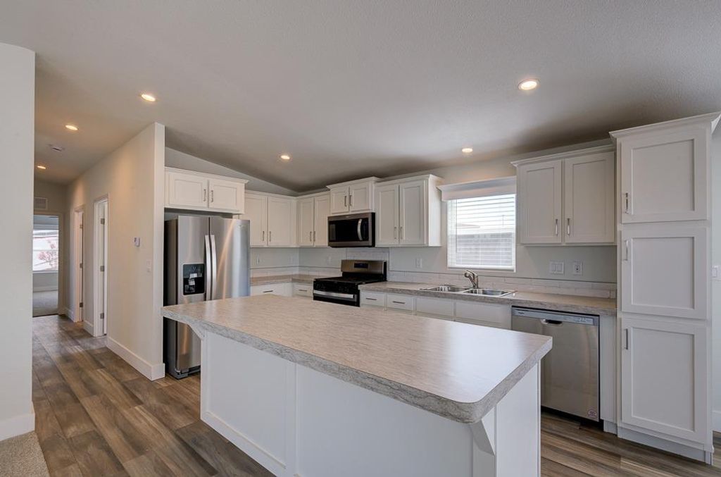 Image 16 of property listing at 1650 Villa Avenue # 48, Clovis, CA 93612