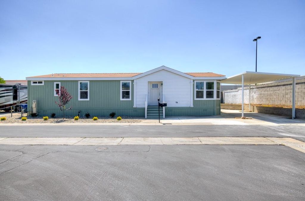 Image 2 of property listing at 1650 Villa Avenue # 48, Clovis, CA 93612