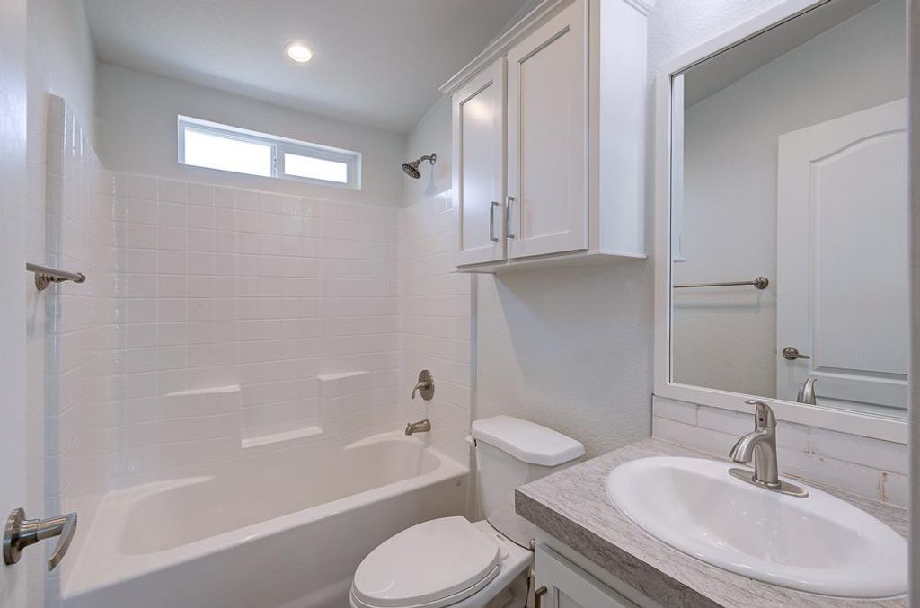Image 25 of property listing at 1650 Villa Avenue # 48, Clovis, CA 93612