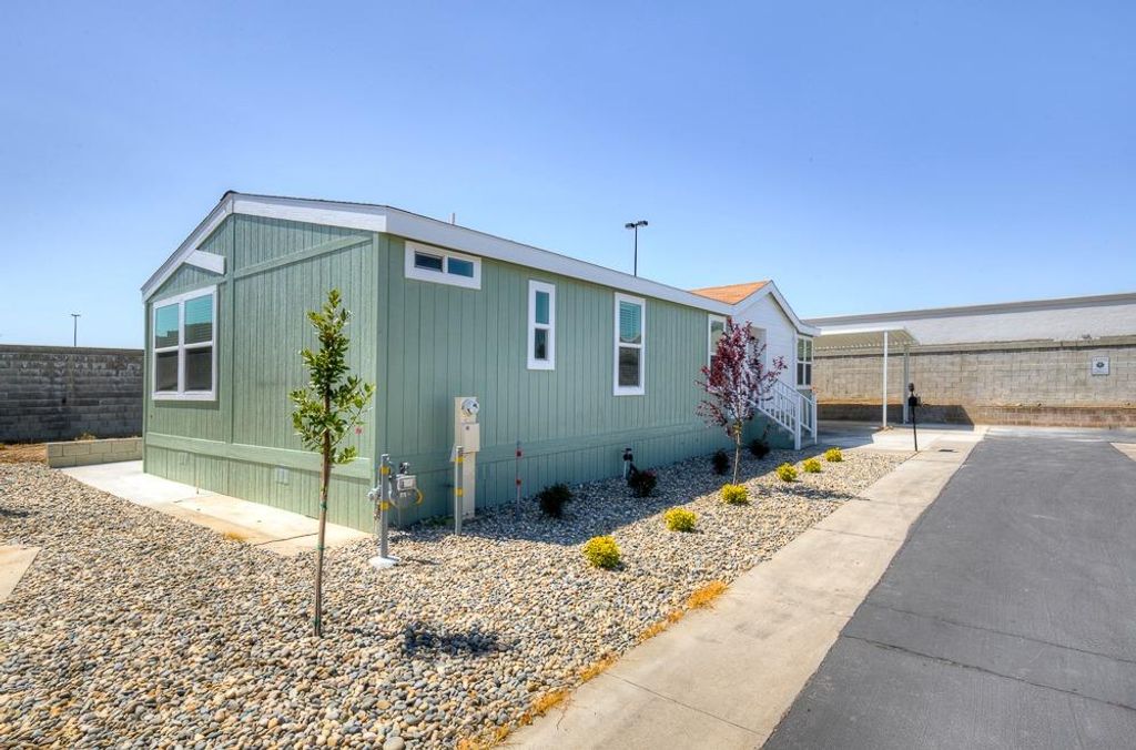 Image 27 of property listing at 1650 Villa Avenue # 48, Clovis, CA 93612