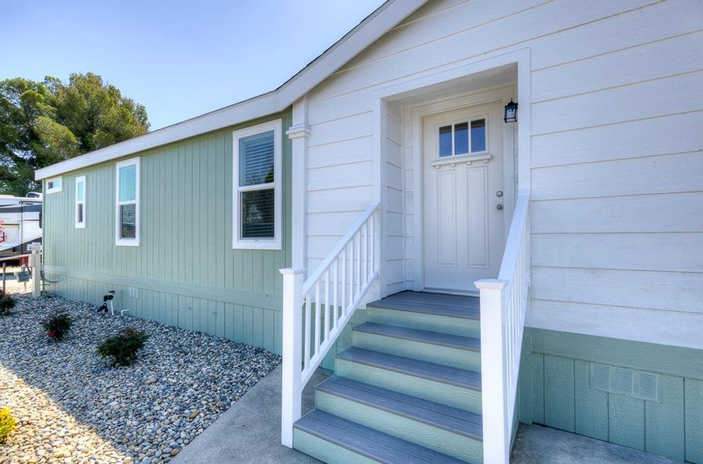 Image 3 of property listing at 1650 Villa Avenue # 48, Clovis, CA 93612