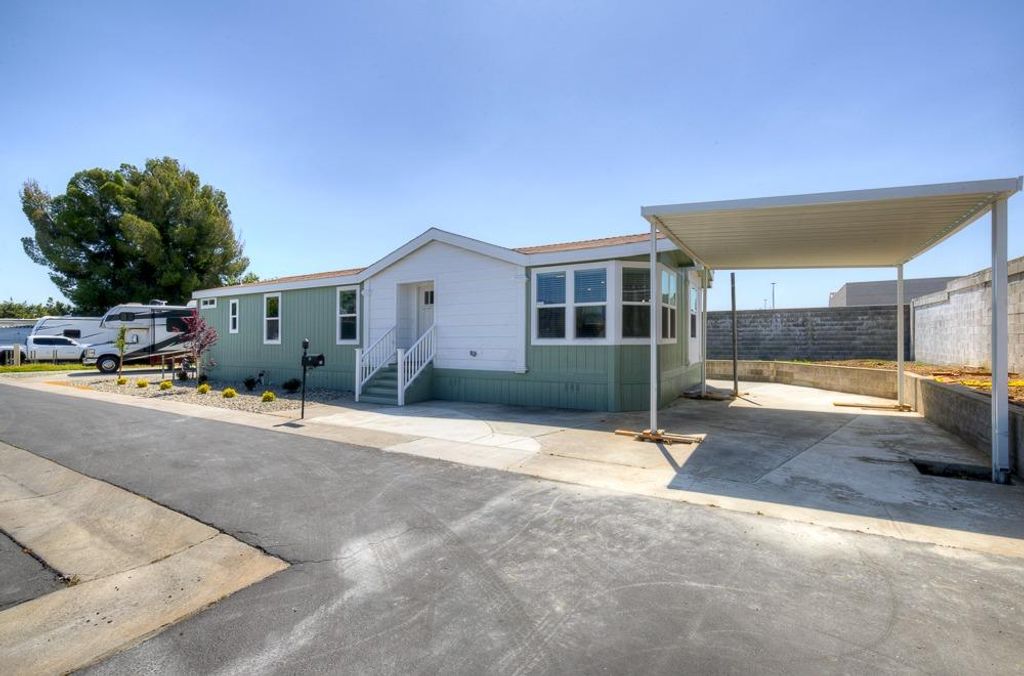 Image 4 of property listing at 1650 Villa Avenue # 48, Clovis, CA 93612