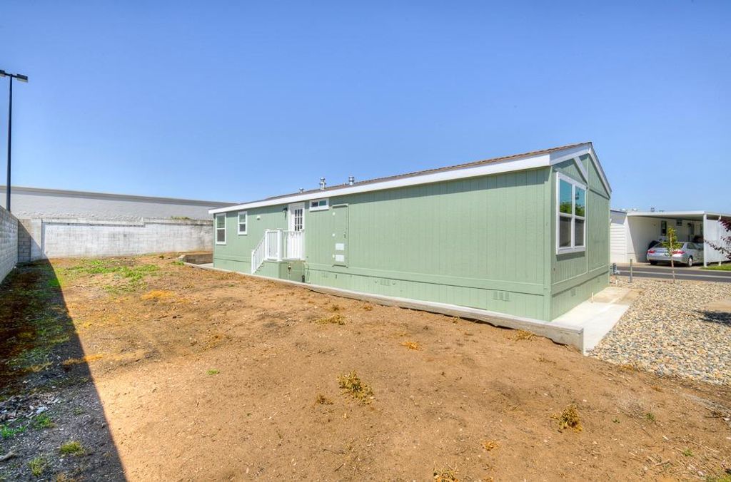 Image 7 of property listing at 1650 Villa Avenue # 48, Clovis, CA 93612