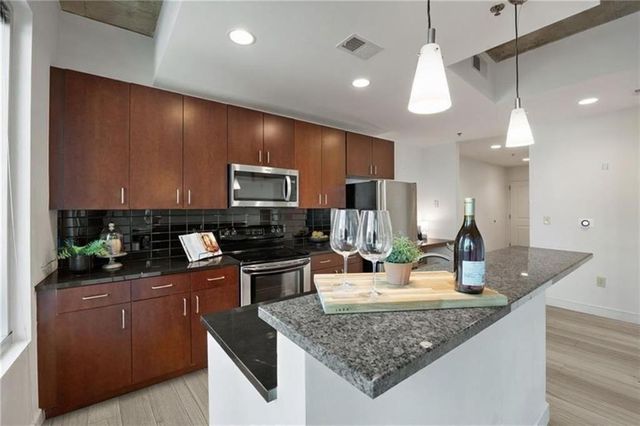 44 Peachtree Place NW 428, Atlanta, GA 30309