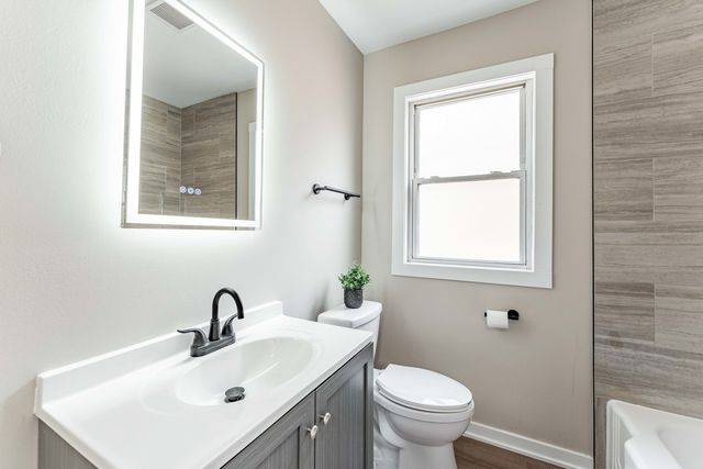 8055 S Wabash Avenue, Chicago, IL 60619