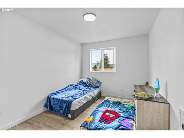 160 ALLISON Ave, Sutherlin, OR 97479