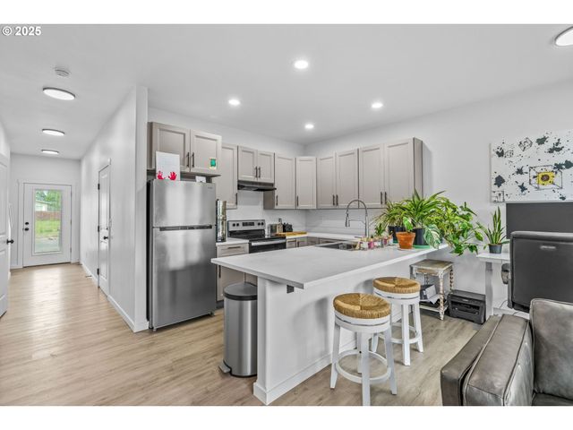 160 ALLISON Ave, Sutherlin, OR 97479
