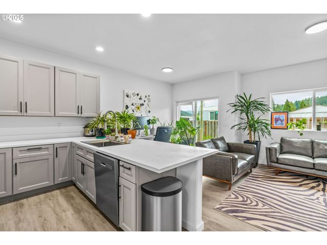 160 ALLISON Ave, Sutherlin, OR 97479