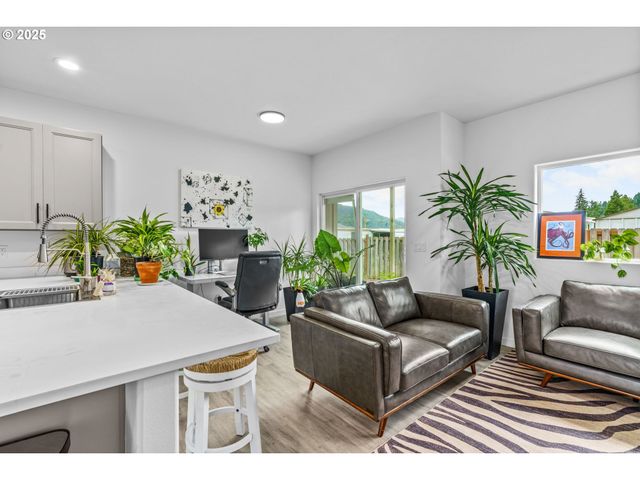 160 ALLISON Ave, Sutherlin, OR 97479