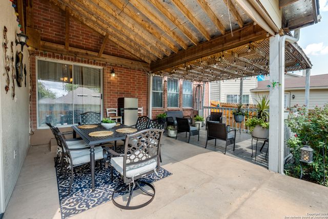 523 Mathis Mdw, San Antonio, TX 78251