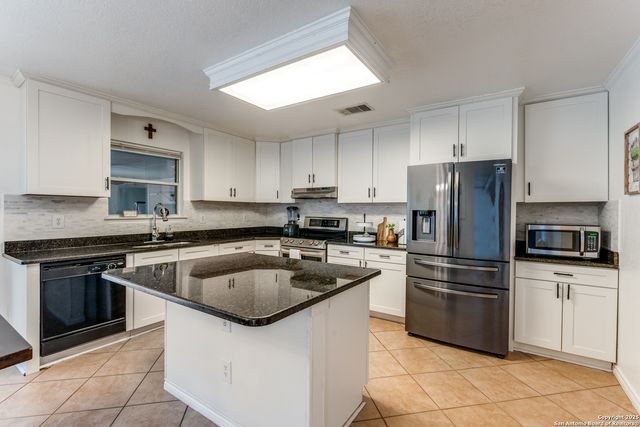 523 Mathis Mdw, San Antonio, TX 78251