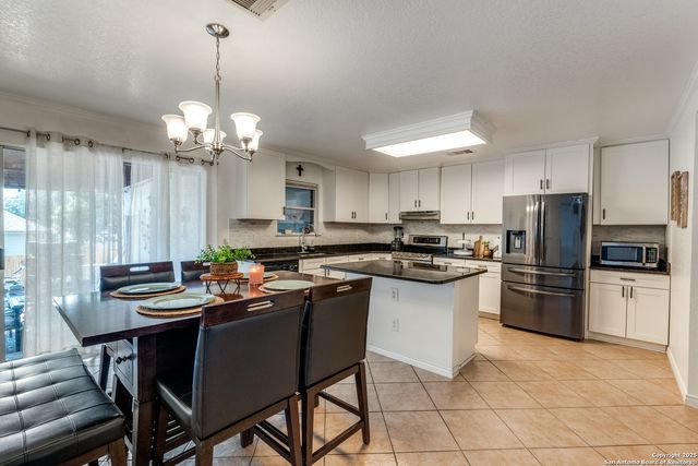 523 Mathis Mdw, San Antonio, TX 78251