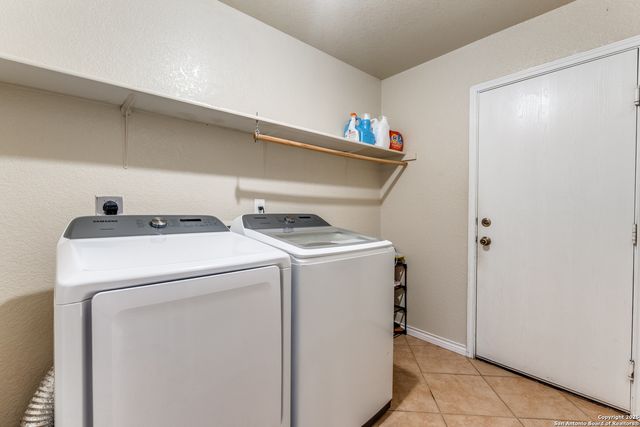 523 Mathis Mdw, San Antonio, TX 78251
