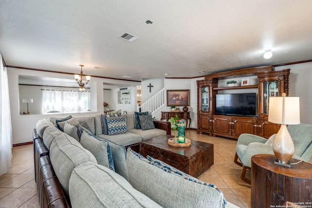 523 Mathis Mdw, San Antonio, TX 78251