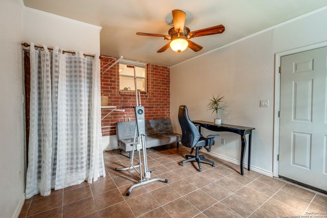 523 Mathis Mdw, San Antonio, TX 78251