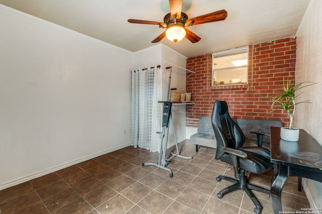 523 Mathis Mdw, San Antonio, TX 78251