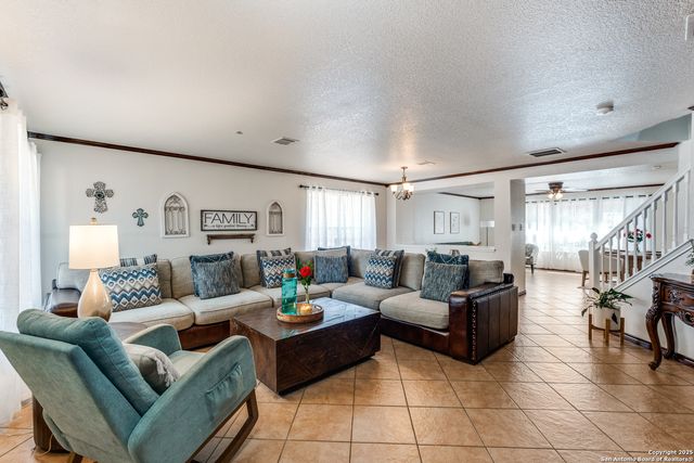 523 Mathis Mdw, San Antonio, TX 78251