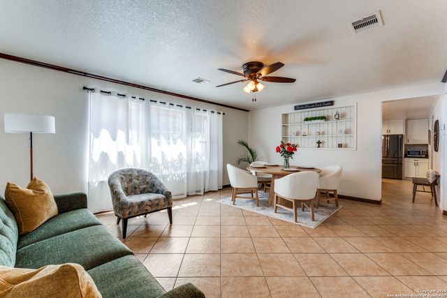 523 Mathis Mdw, San Antonio, TX 78251