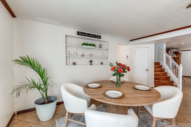 523 Mathis Mdw, San Antonio, TX 78251