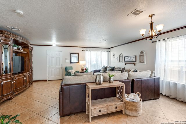 523 Mathis Mdw, San Antonio, TX 78251