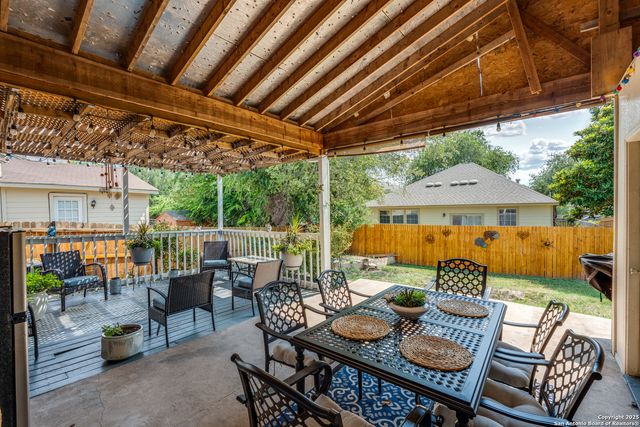 523 Mathis Mdw, San Antonio, TX 78251