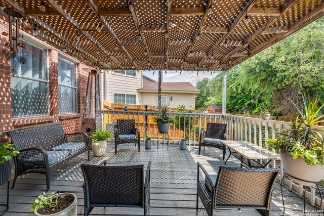 523 Mathis Mdw, San Antonio, TX 78251