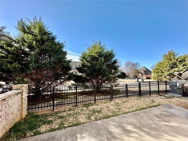 6613 Valley View Road, Rogers, AR 72758