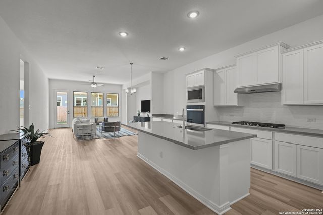 4548 Yoakum Valley, Schertz, TX 78108