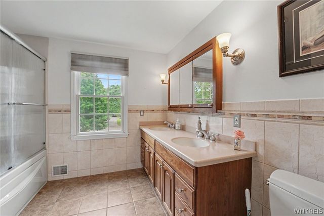 70 Briarhill Road, Amherst, NY 14221