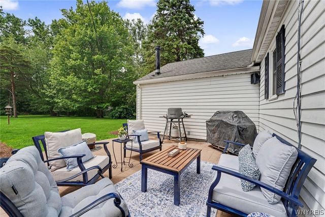 70 Briarhill Road, Amherst, NY 14221