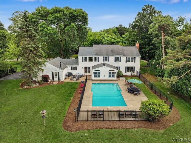70 Briarhill Road, Amherst, NY 14221