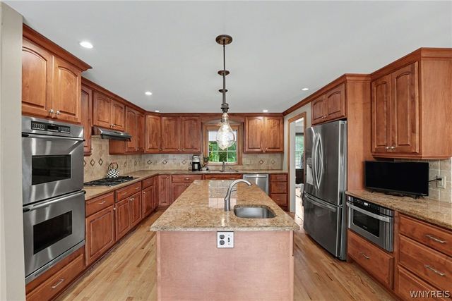 70 Briarhill Road, Amherst, NY 14221